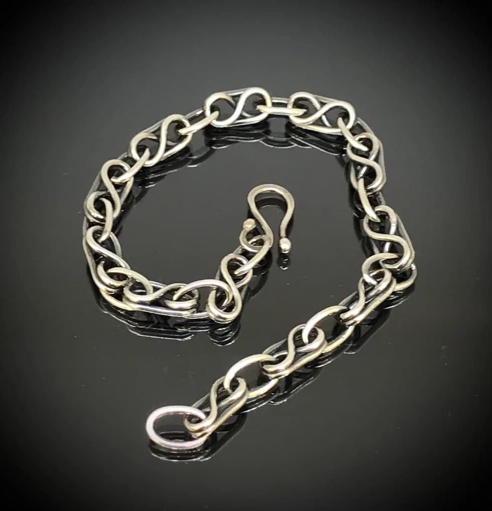 Infinite Links. The Double Figure-Eight Bracelet: a finished piece from the class