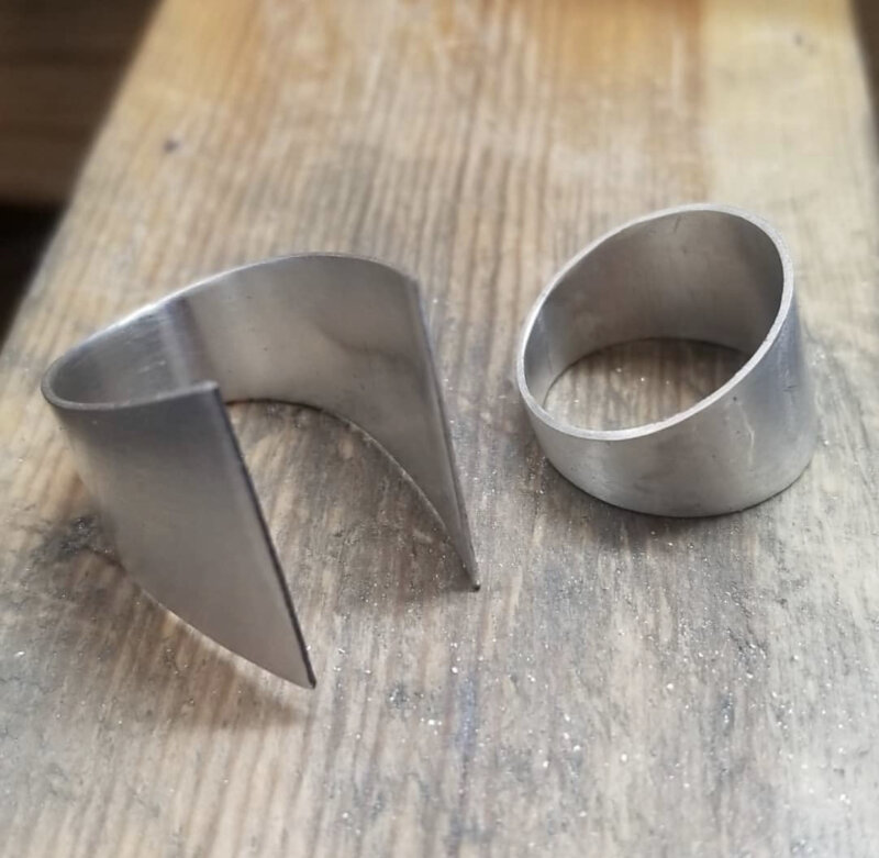 Zac Tedrow | Chips Ahoy: a hollow form ring with stone inlay | Thursday, February 3, 2022 | 8:00 am until 4:30 pm and Friday, February 4, 2022 | 6:00 pm until 8:00 pm - Image 4