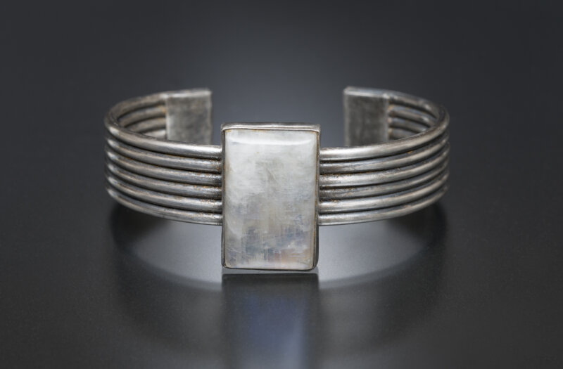 Anne Mitchell | Classic Ribbed Cuff with Bezel Set Stone | Thursday, February 3, 2022 | 9:00 am until 5:30 pm