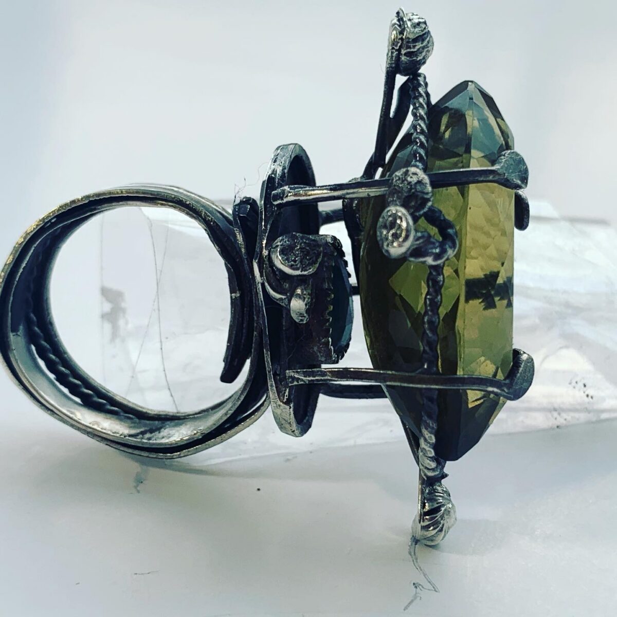 Susan Lenart | Sacred Objects: exploring nontraditional stone setting in the RAW | Friday, August 7, 2026 | 8:00 am until 5:00 pm